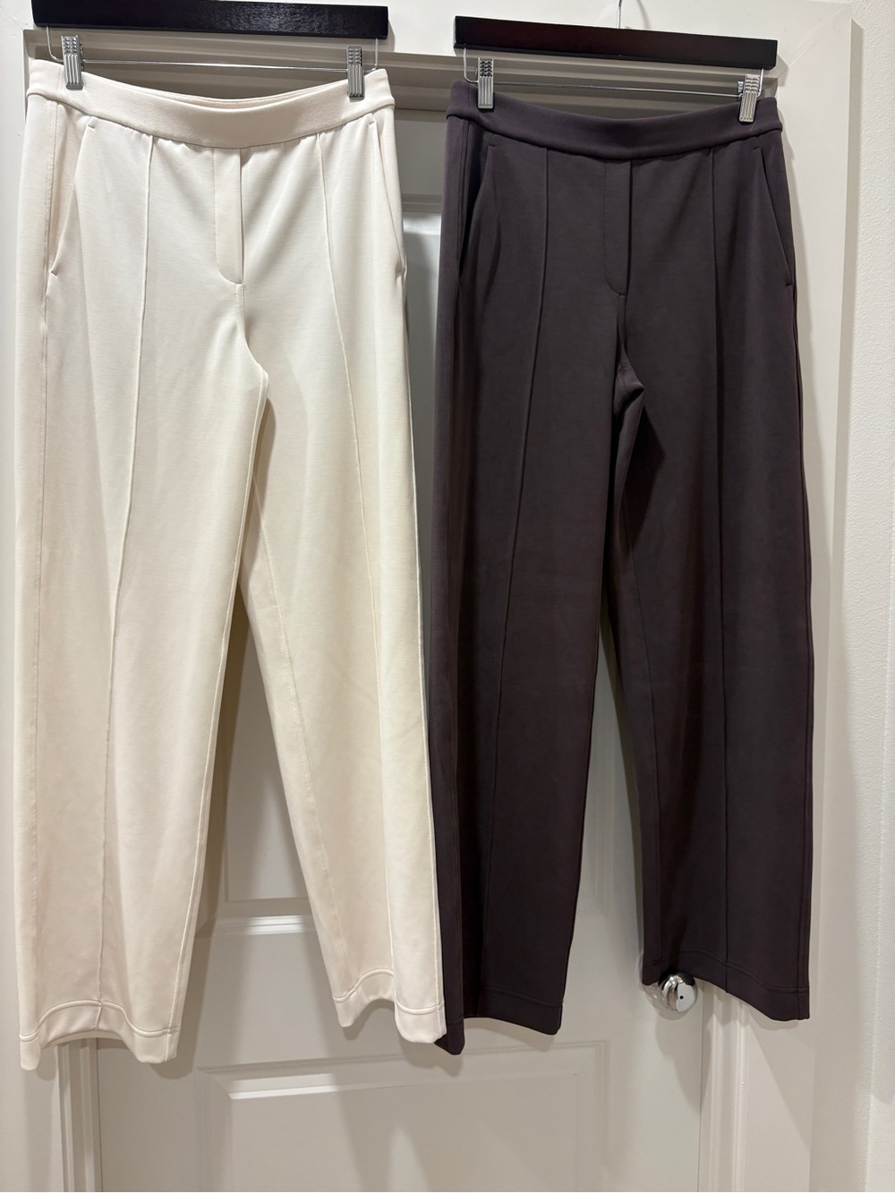 Lululemon Softstrème Midrise Pintuck Teo Pair Pants Sz Medium Ivory and Espresso